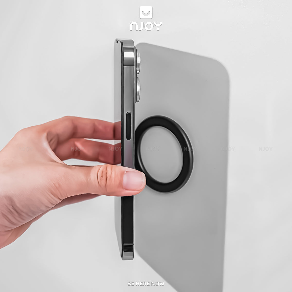 Giá đỡ điện thoại MagSafe dán tường tiện lợi — ảnh 7