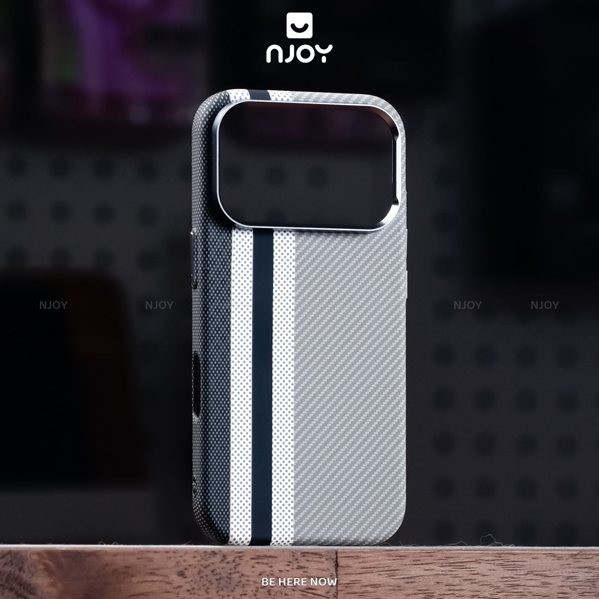 Ốp carbon MagSafe siêu mỏng họa tiết sọc nổi 3D — iPhone 14 Pro — ảnh 8
