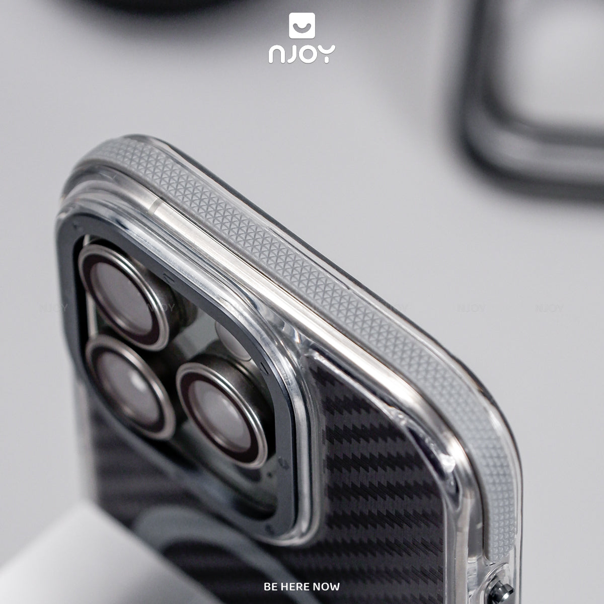 Ốp MagSafe carbon lưng nhám viền chống trượt — iPhone 14 Pro Max — ảnh 8