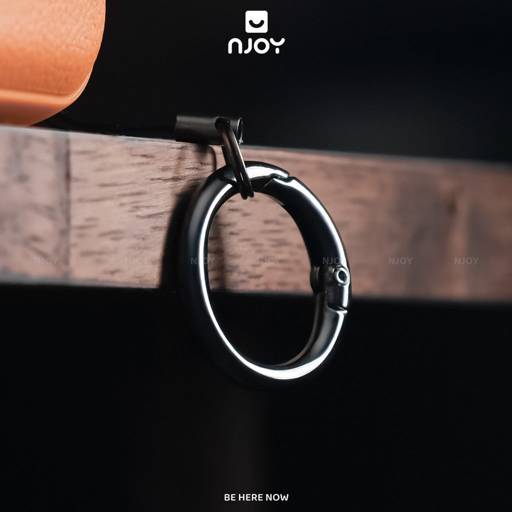 Ốp da vân nổi cao cấp chống vân tay kèm móc — AirPods 4 — ảnh 6